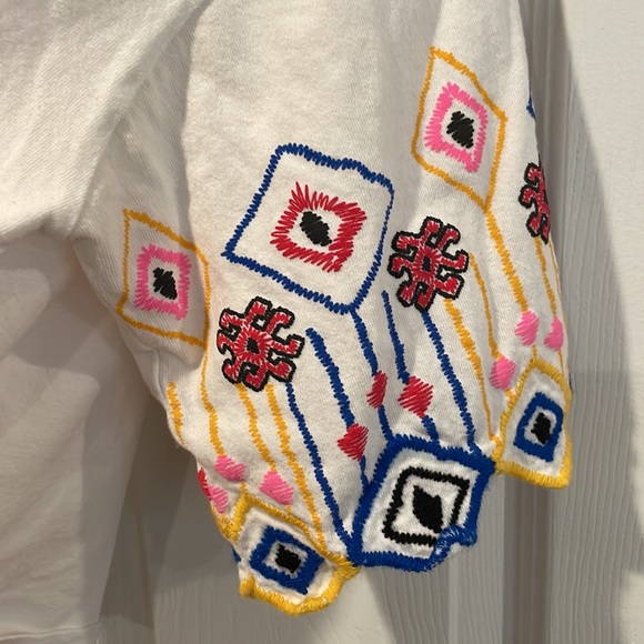 Size Small. Zara short sleeve embroidered arms white tee. - Picture 3 of 4